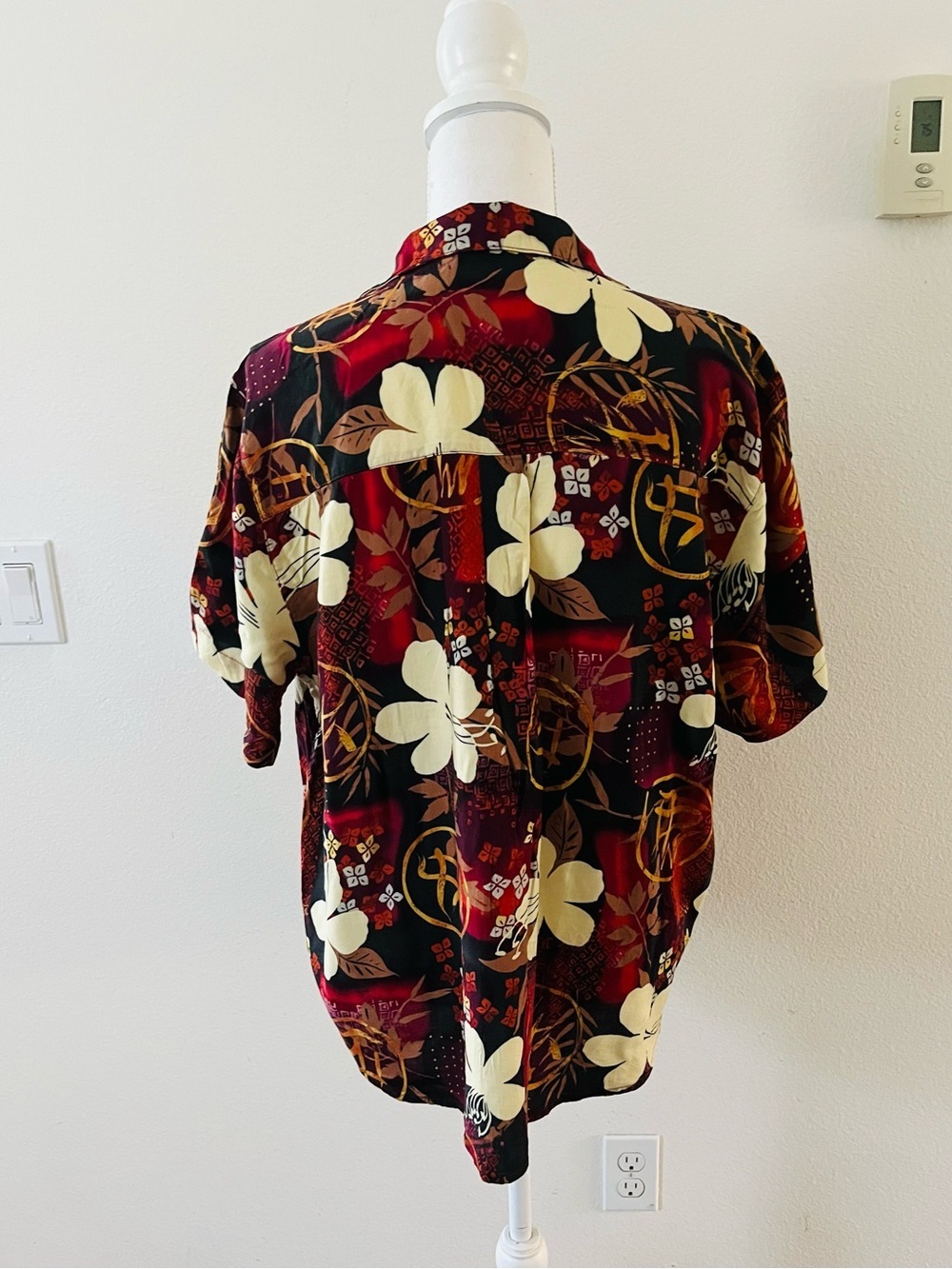 Women's Short Sleeve Floral Button-Up Top in Burgundy and Cream - Picture 4 of 8